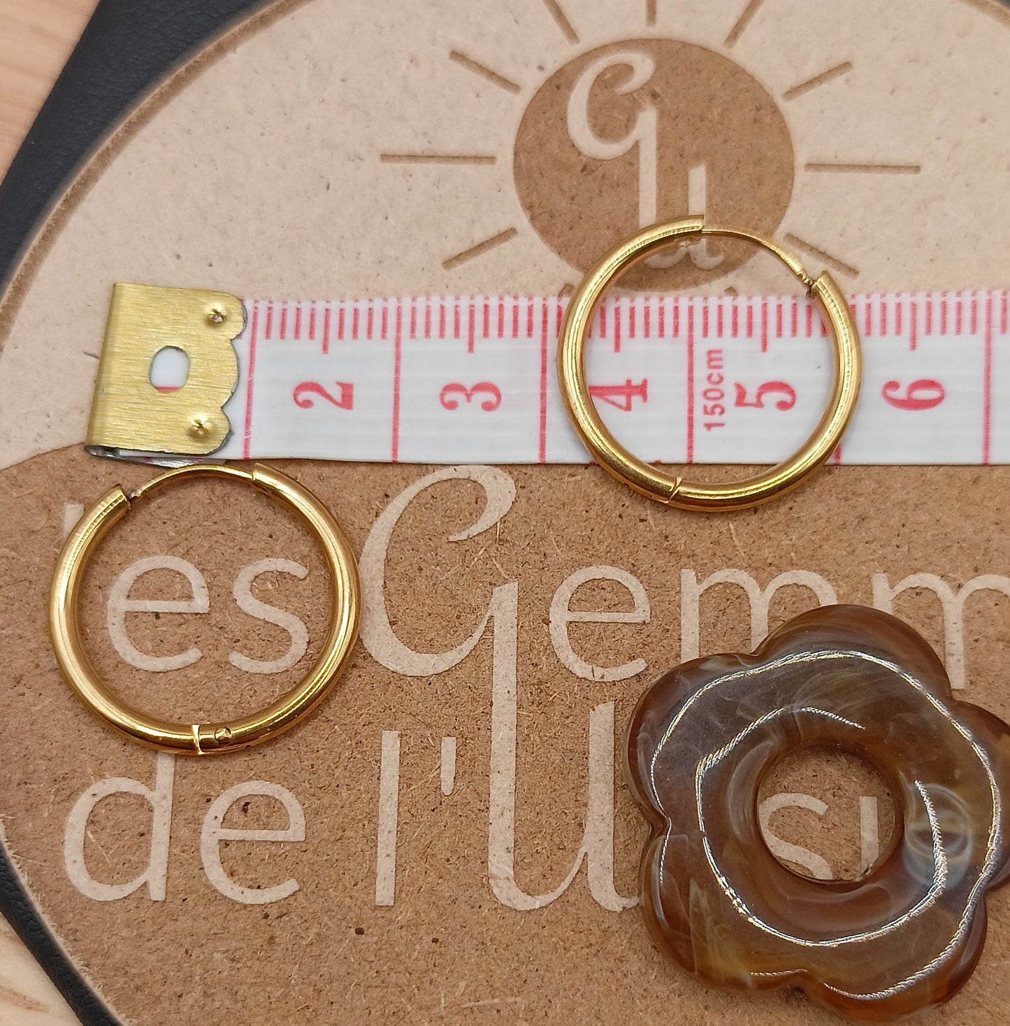 Boucles d'oreille avec grande fleurs en résine _ Interchangeables Les Gemmes de l'Ursuya