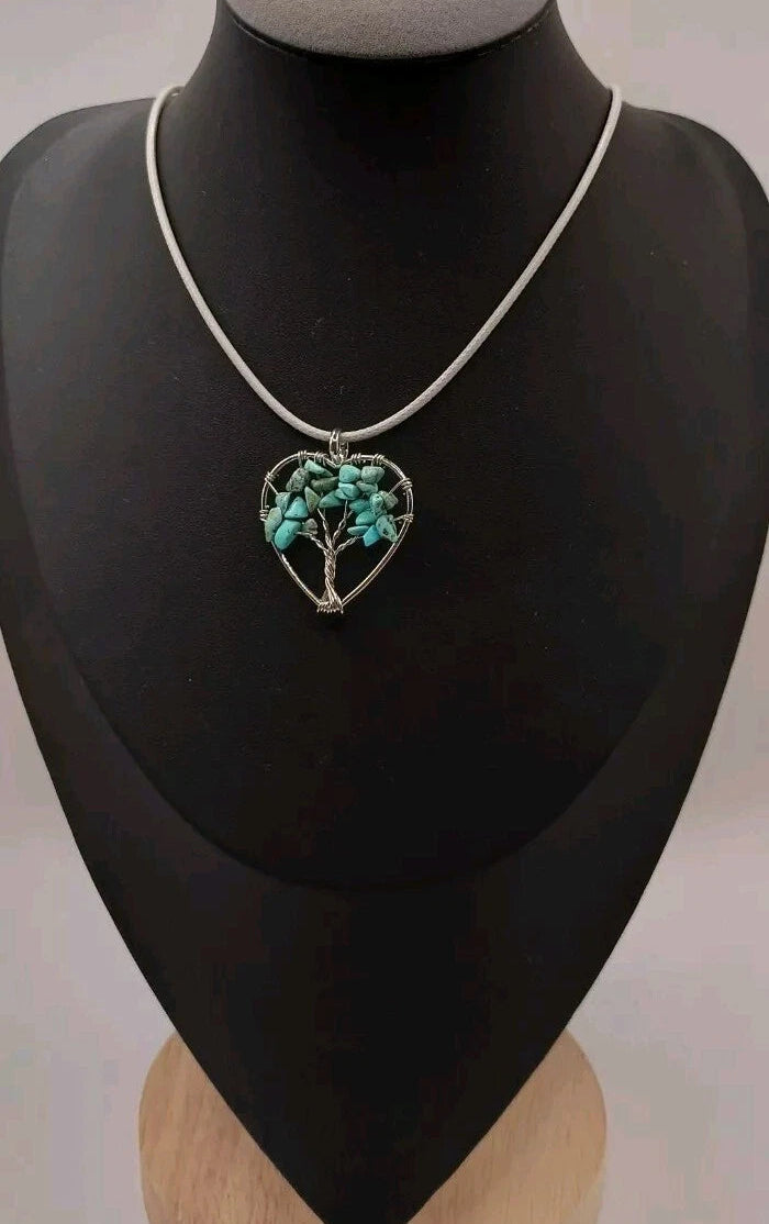 Collier cordon avec pendentif en Pierre Naturelle Holwite Turquoise, noire, rouge Les Gemmes de l'Ursuya