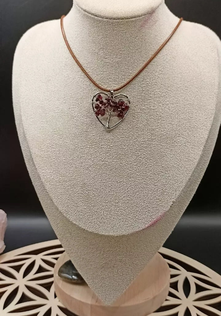 Collier avec pendentif en pierre naturelle Grenat