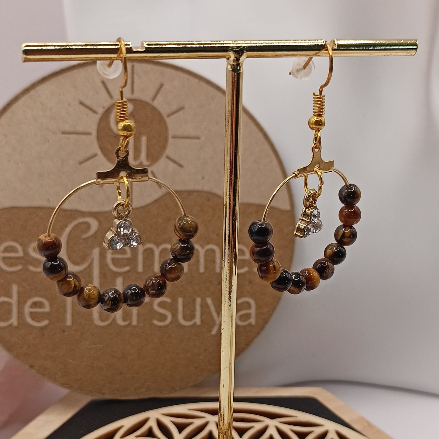 Boucles d’oreilles œil de tigre dorée et strass – Acier Inoxydable | Les Gemmes de l’Ursuya