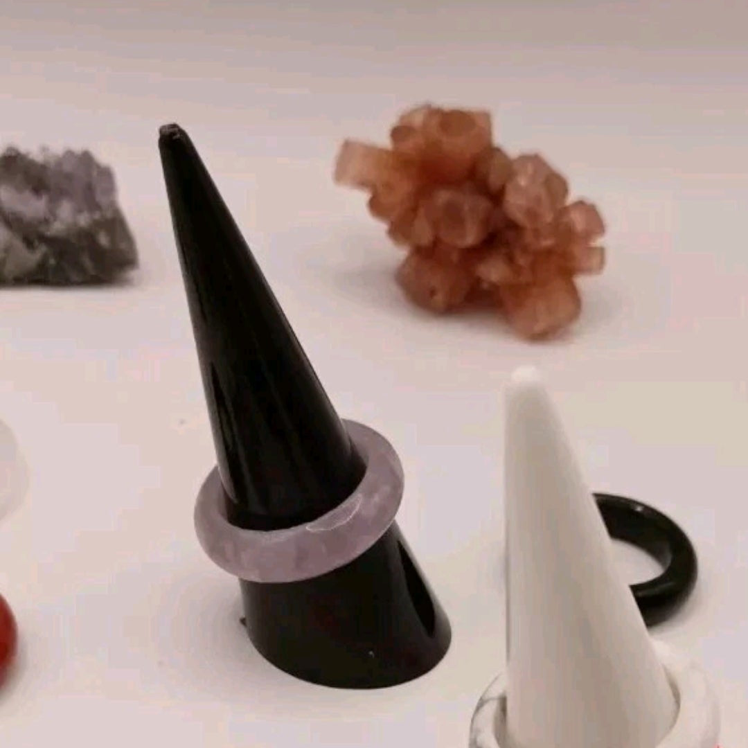 Bague forme d'anneau en pierre naturelle lepidolite Les Gemmes de l'Ursuya