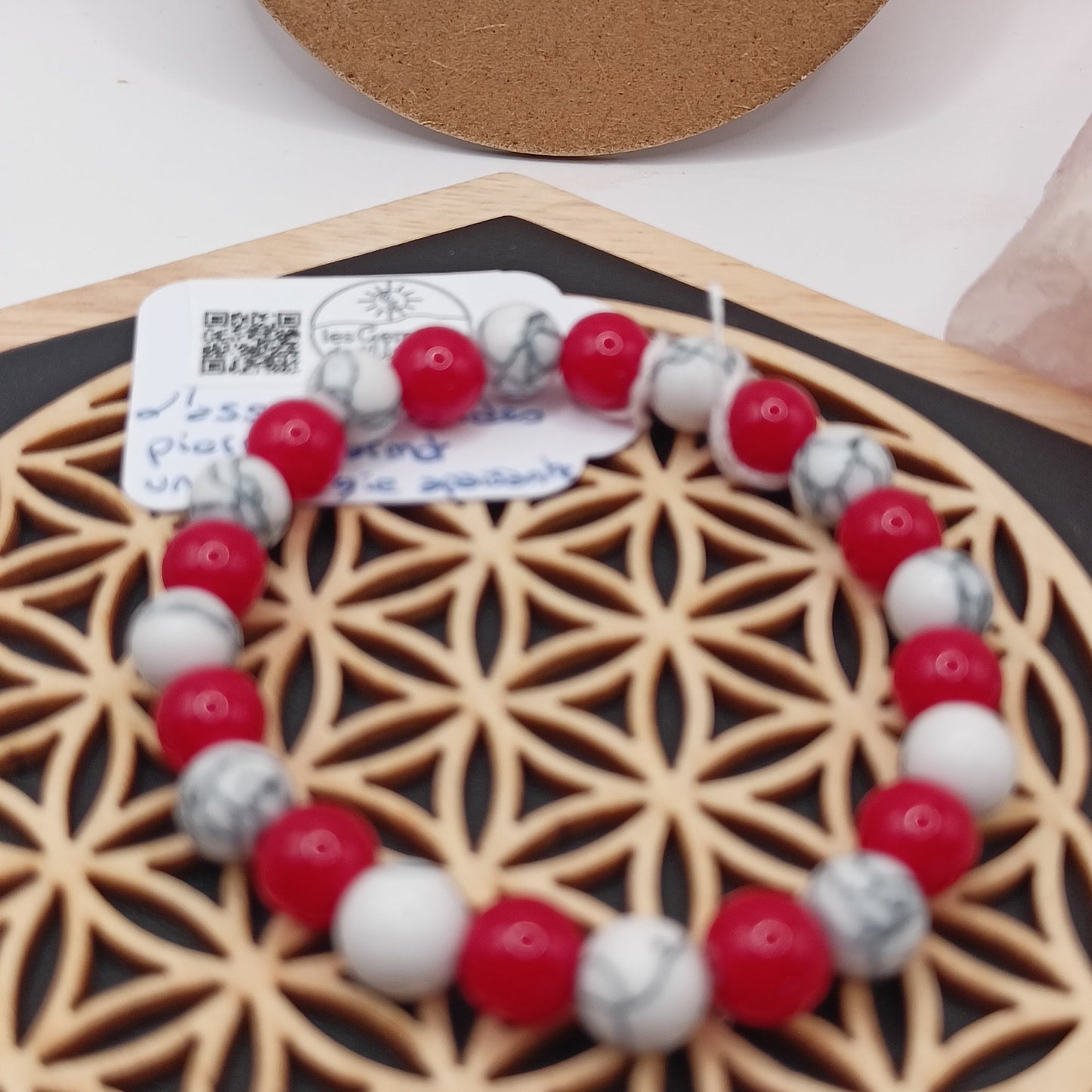 Bracelet pierres naturelles – Corail & Howlite