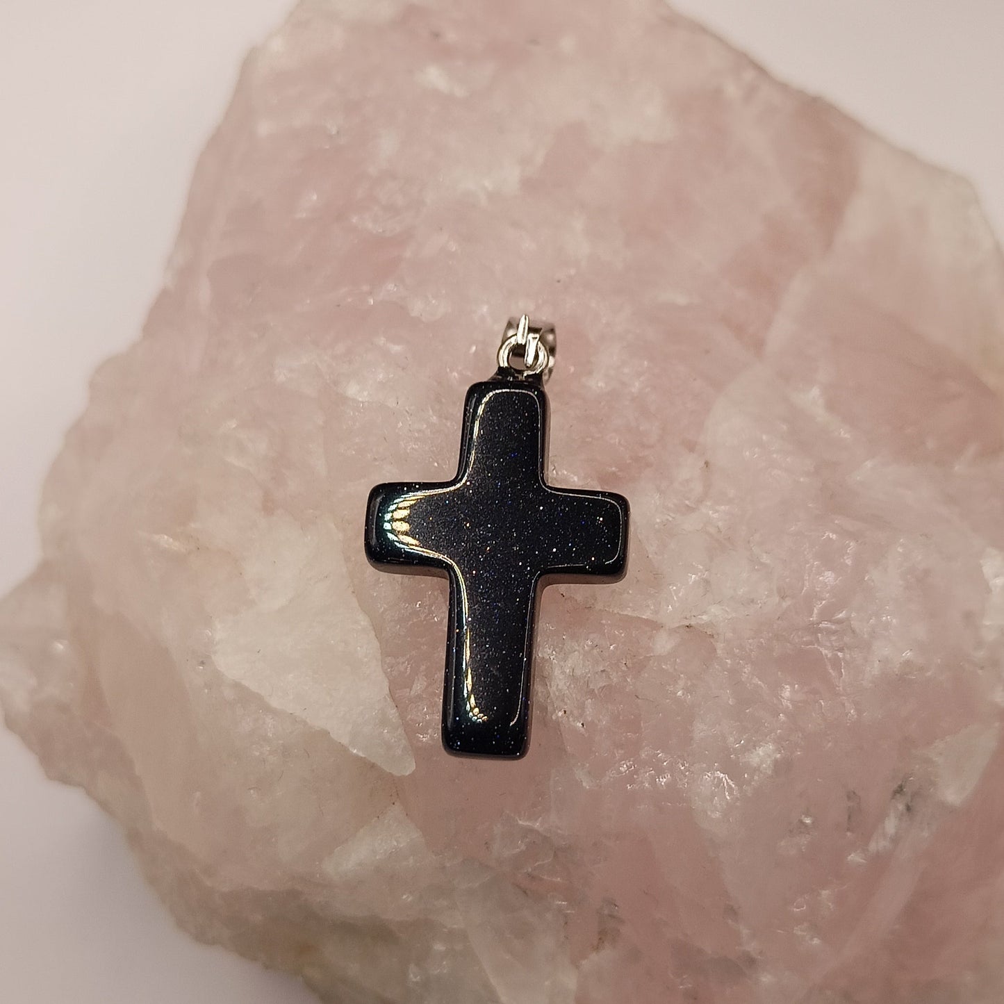 Collier pendentif verre imitation pierre du soleil bleu croix Catholique