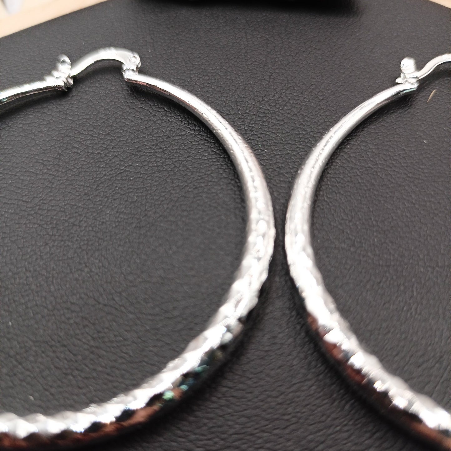 Boucles D'oreilles_ Alliage et argent plaqué Grandes Créoles Légères Les Gemmes de l'Ursuya