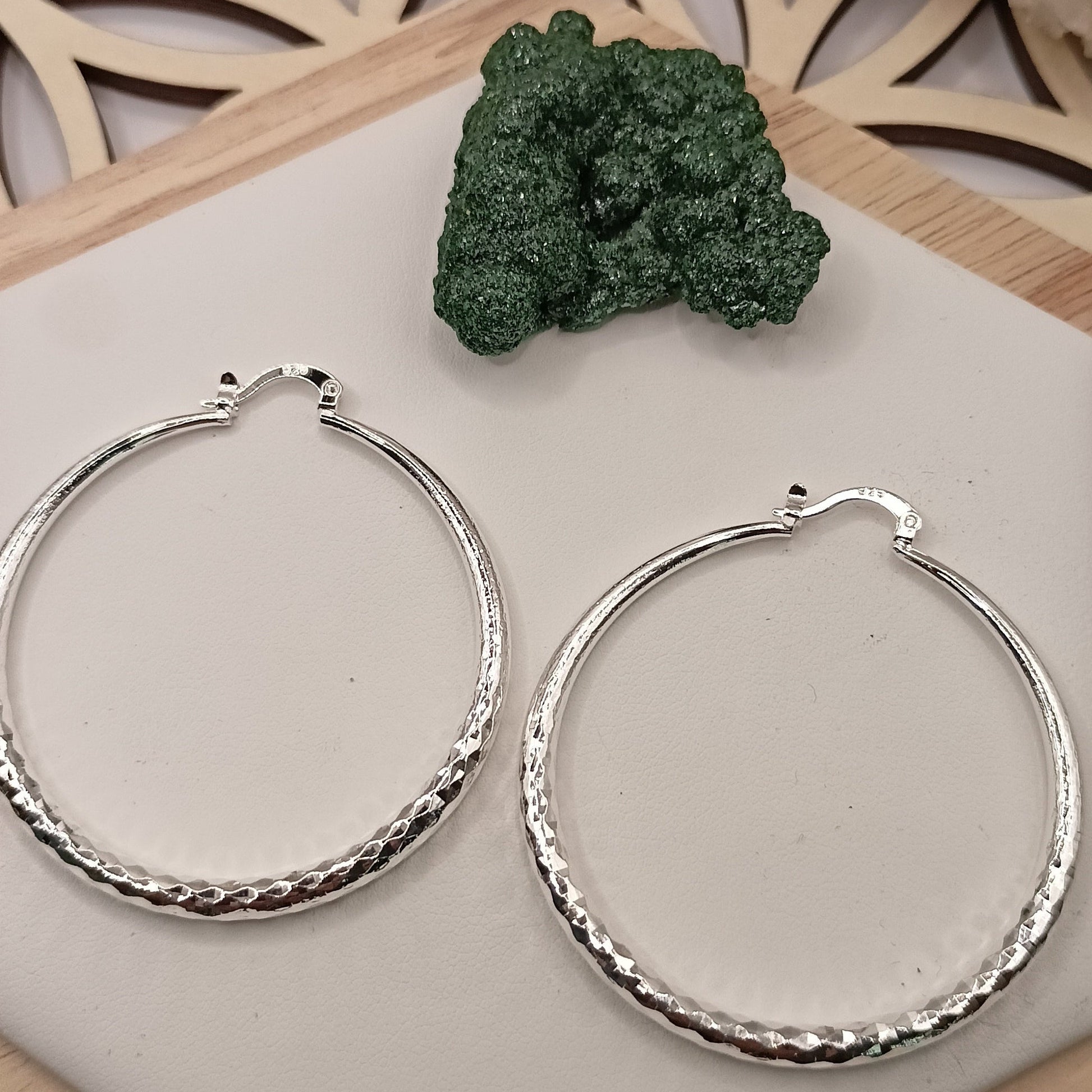 Boucles D'oreilles_ Alliage et argent plaqué Grandes Créoles Légères Les Gemmes de l'Ursuya