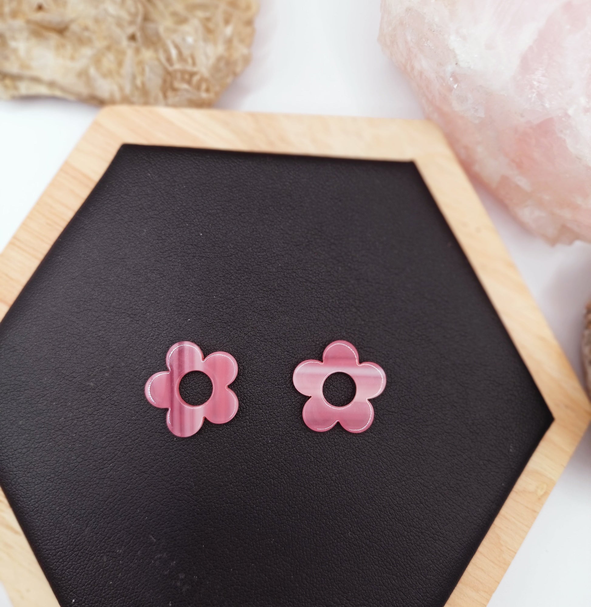 Boucles d'oreilles avec petites fleurs en résine _ Interchangeables Les Gemmes de l'Ursuya