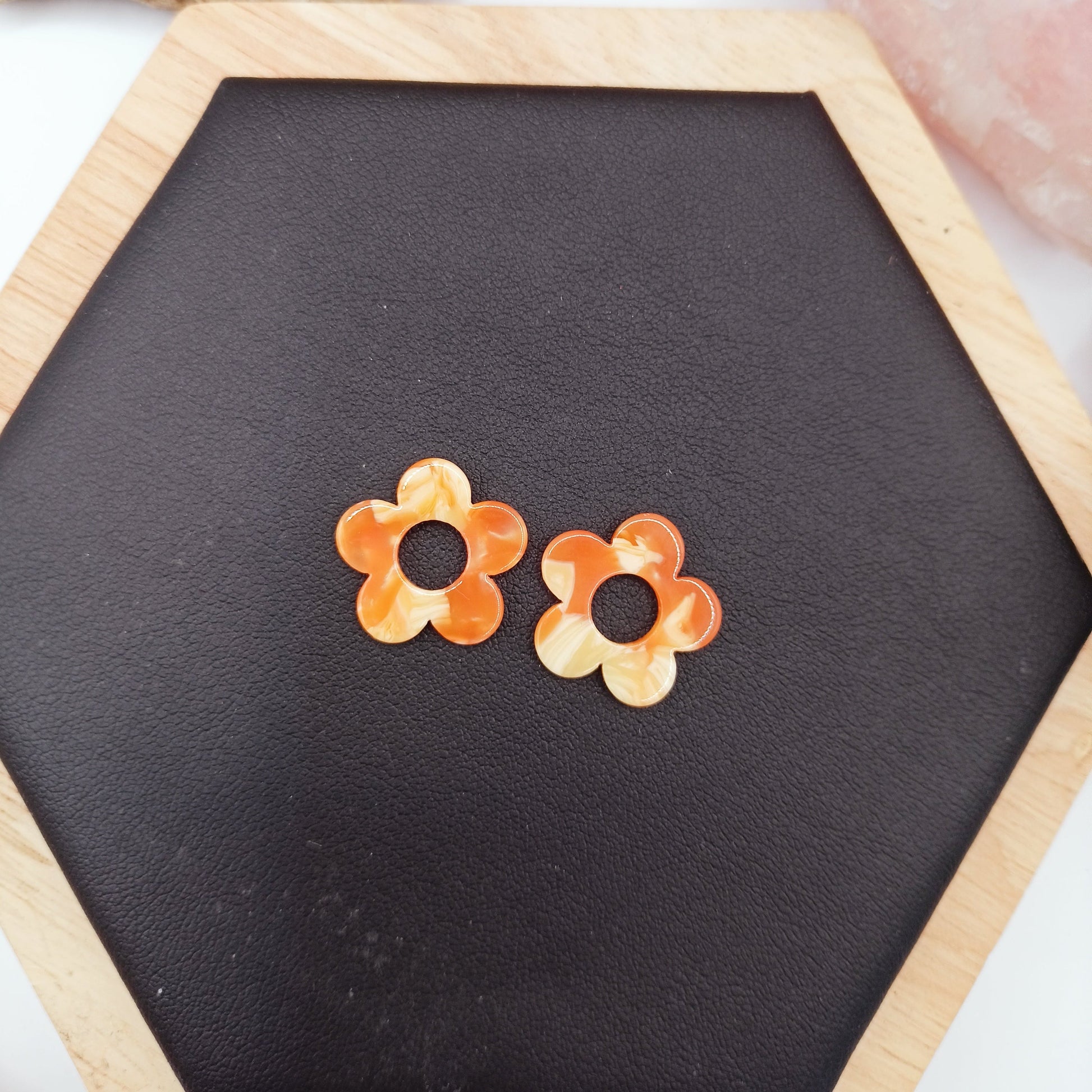 Boucles d'oreilles avec petites fleurs en résine _ Interchangeables Les Gemmes de l'Ursuya