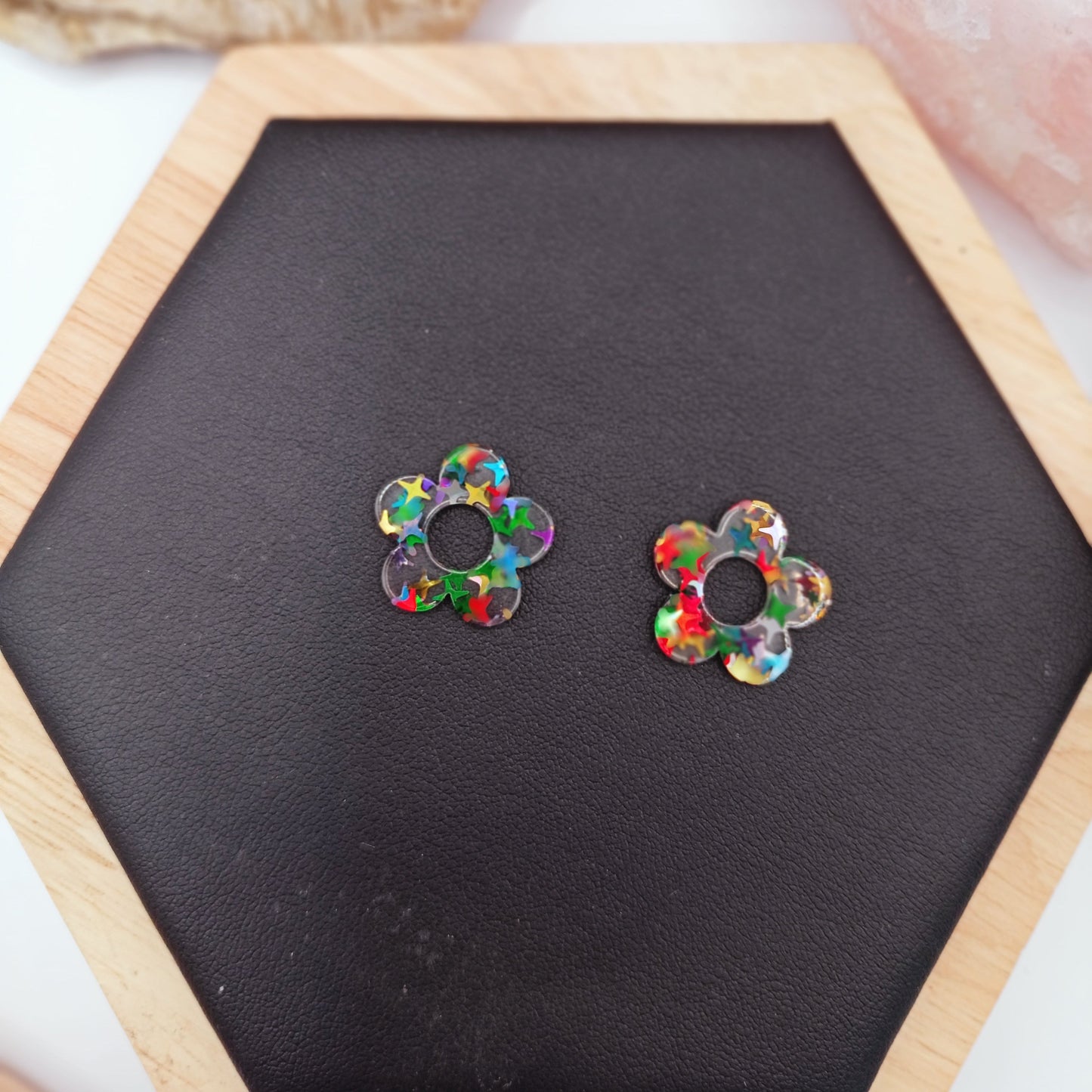 Boucles d'oreilles avec petites fleurs en résine _ Interchangeables Les Gemmes de l'Ursuya