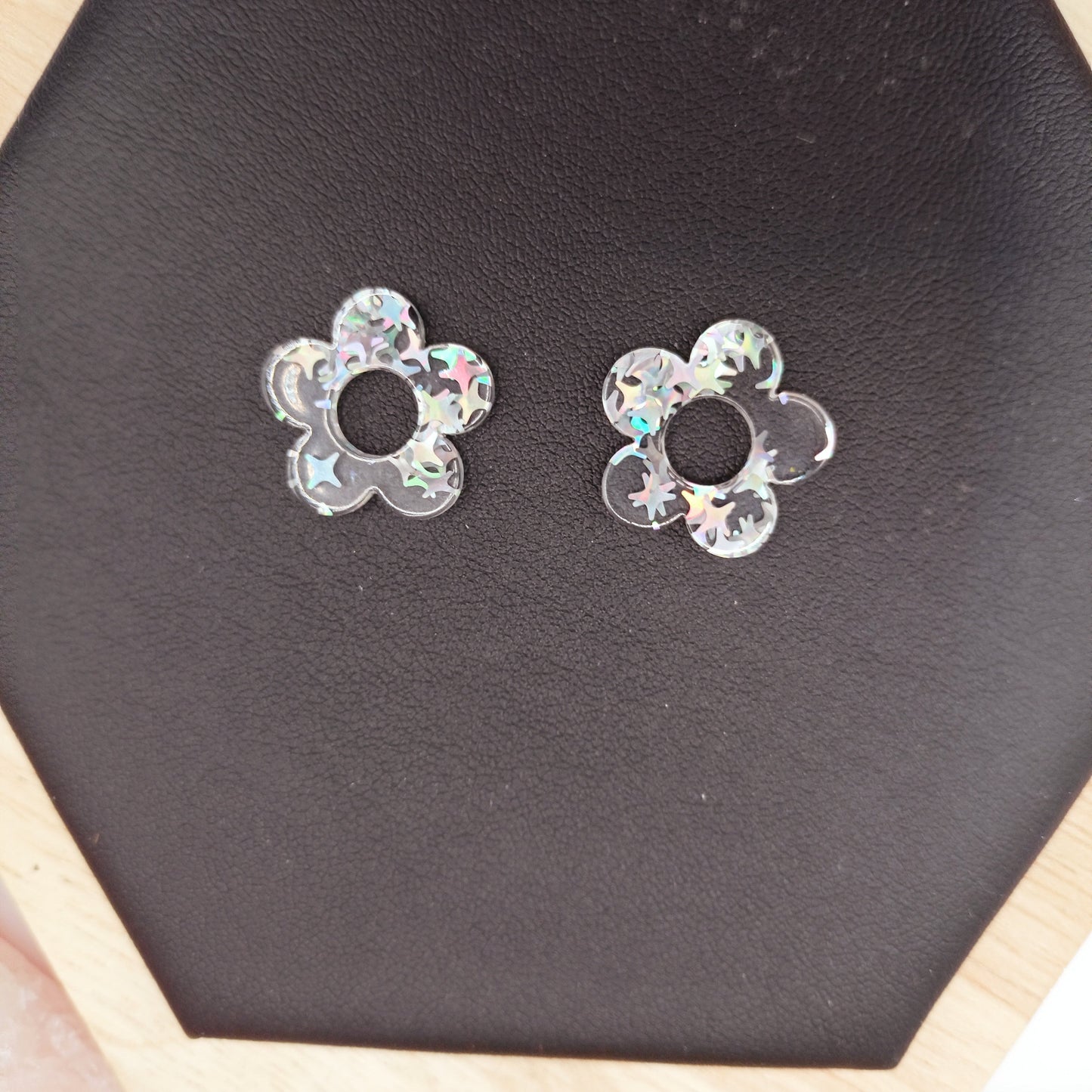 Boucles d'oreilles avec petites fleurs en résine _ Interchangeables Les Gemmes de l'Ursuya
