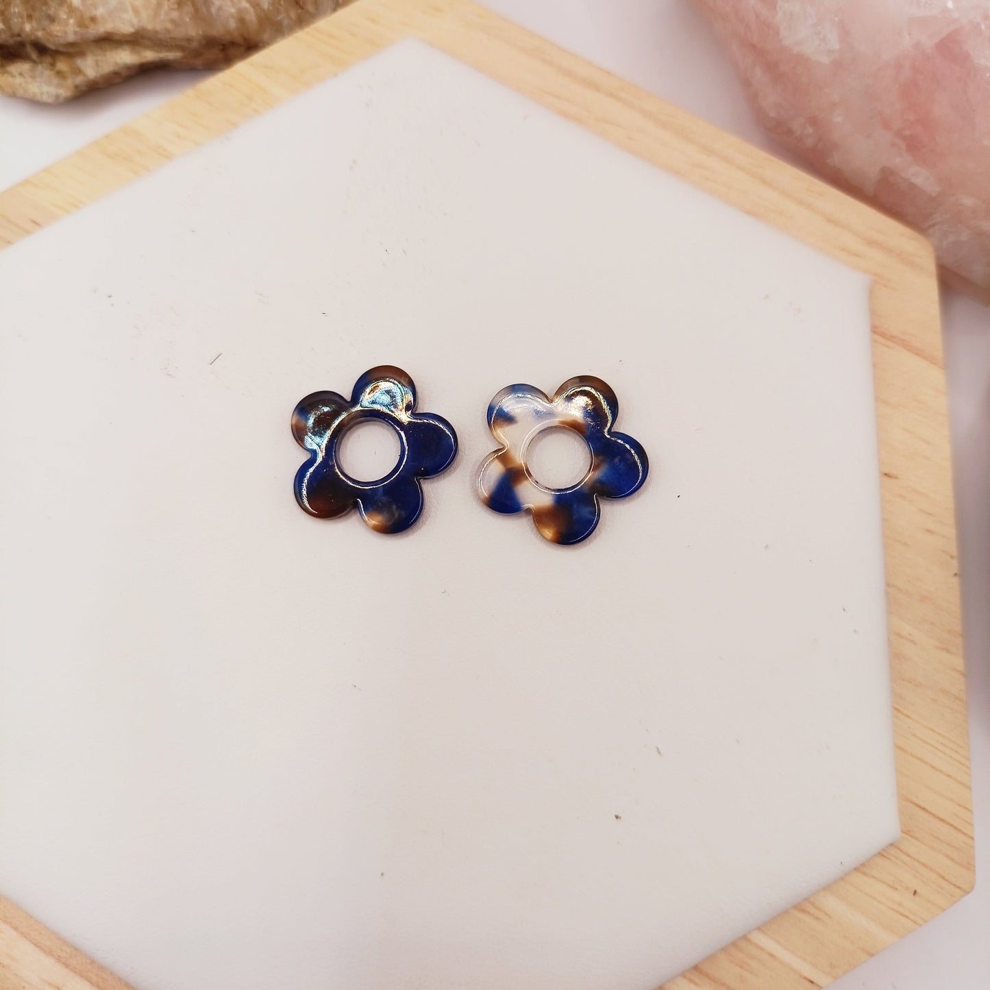 Boucles d'oreilles avec petites fleurs en résine _ Interchangeables Les Gemmes de l'Ursuya