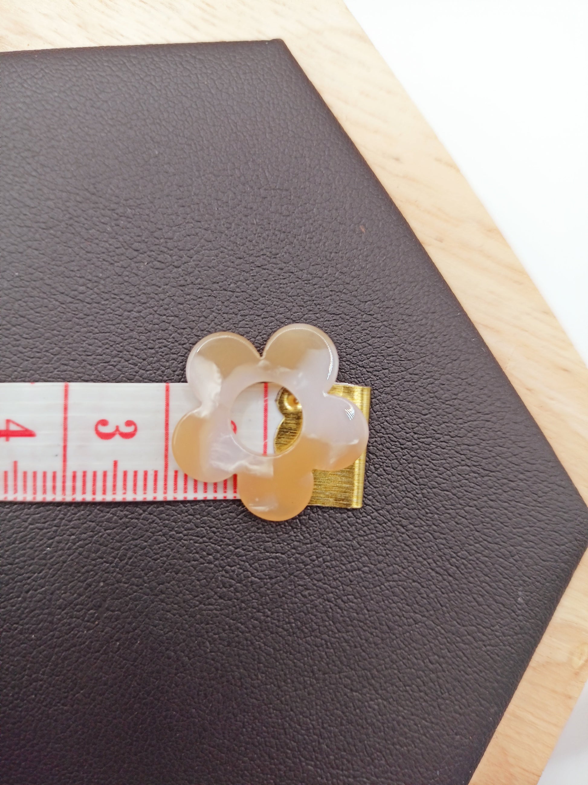 Boucles d'oreilles avec petites fleurs en résine _ Interchangeables Les Gemmes de l'Ursuya