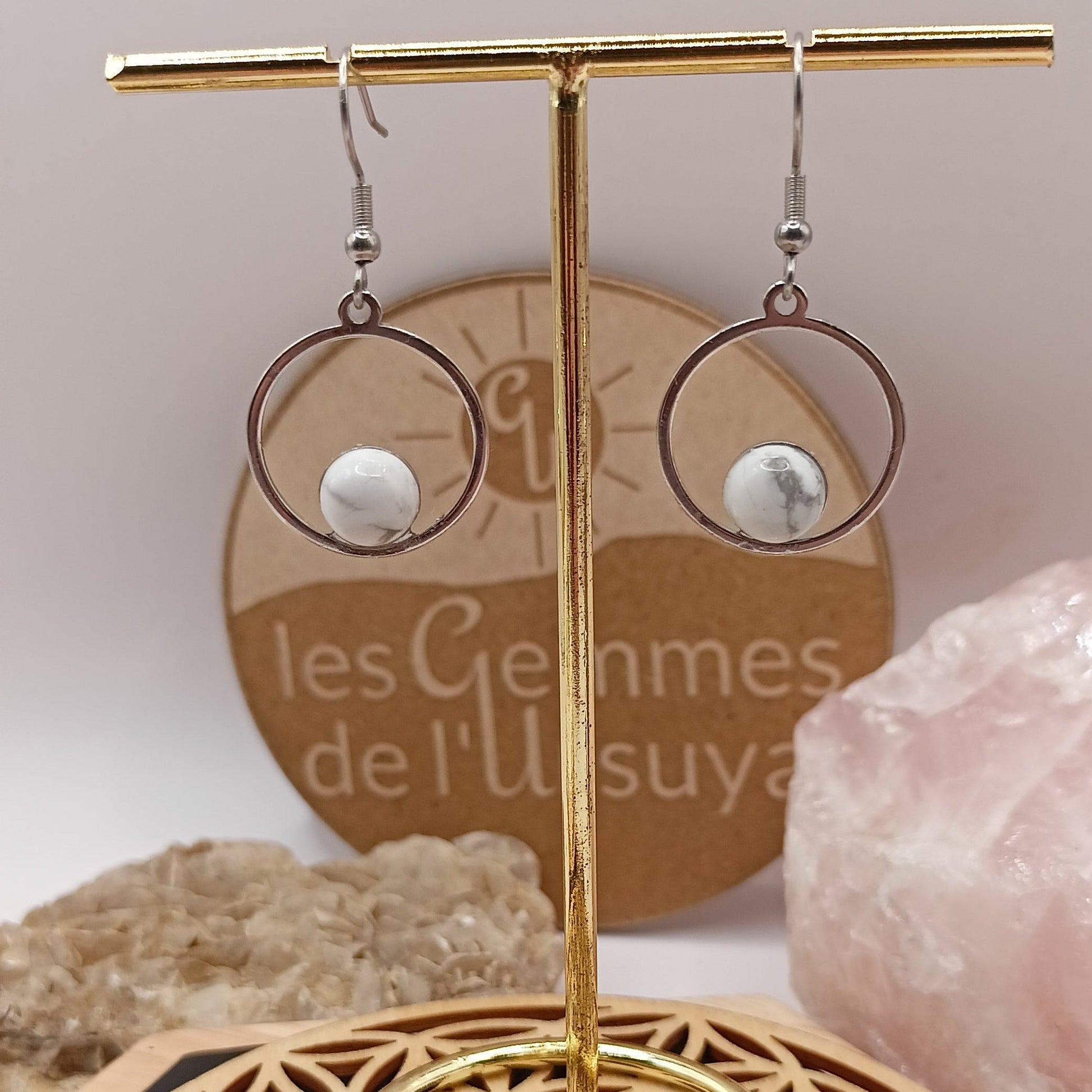 Boucles d’oreilles howlite blanche argenté – Acier Inoxydable | Les Gemmes de l’Ursuya Les Gemmes de l'Ursuya