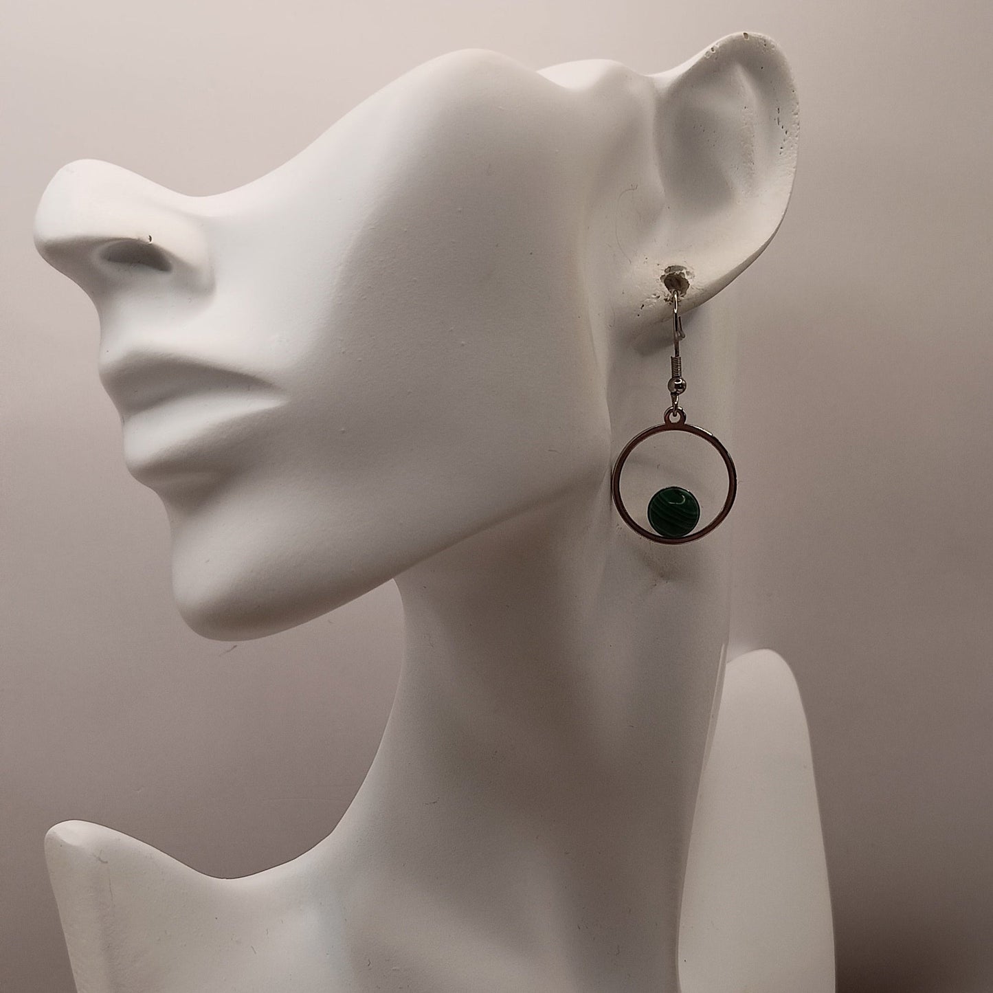 Boucles d’oreilles Malachite argenté – Acier Inoxydable | Les Gemmes de l’Ursuya Les Gemmes de l'Ursuya
