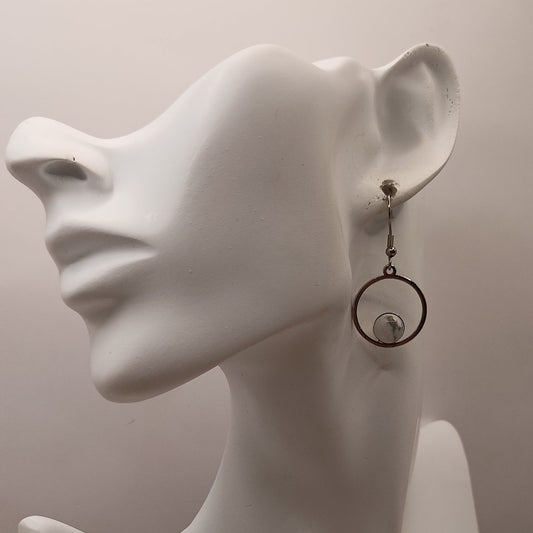 Boucles d’oreilles howlite blanche argenté – Acier Inoxydable | Les Gemmes de l’Ursuya Les Gemmes de l'Ursuya