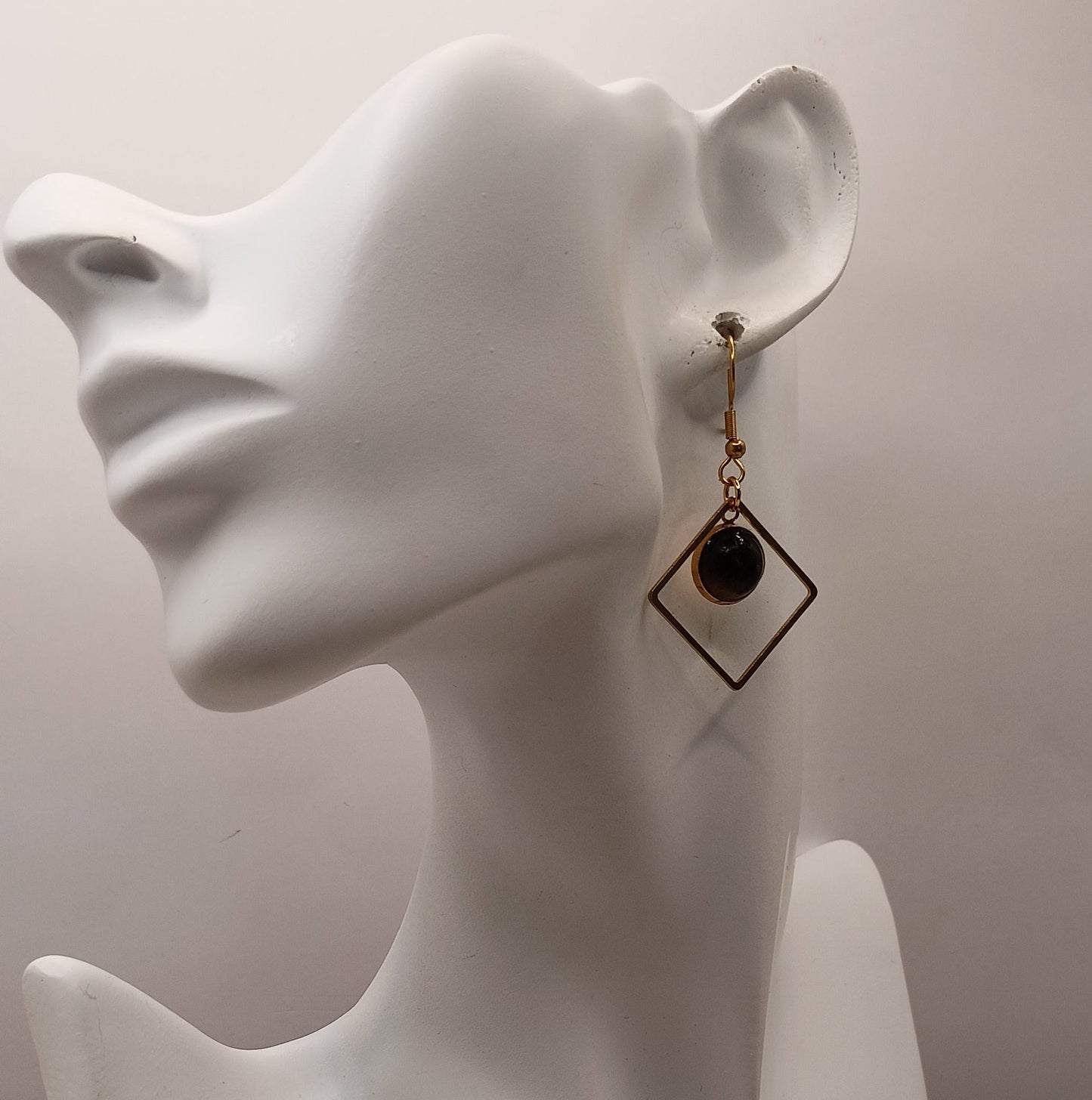 Boucles d’oreilles œil de tigre dorée – Acier Inoxydable | Les Gemmes de l’Ursuya Les Gemmes de l'Ursuya