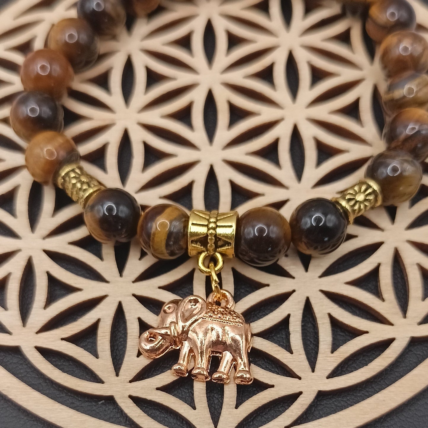 Bracelet en pierre naturelle oeil de tigre et éléphant Les Gemmes de l'Ursuya