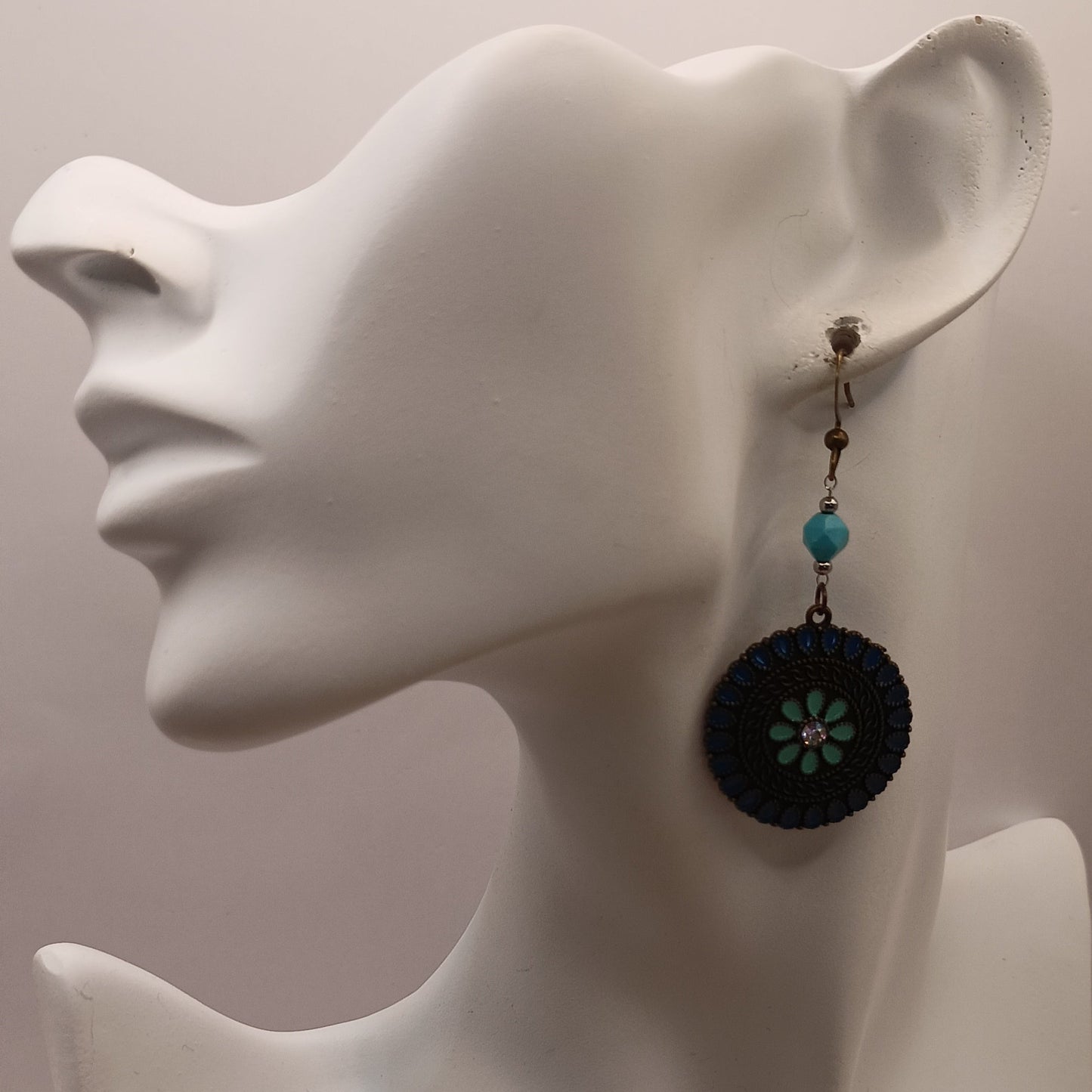 Boucles d'oreilles howlite turquoise fantaisie | Les Gemmes de l'Ursuya
