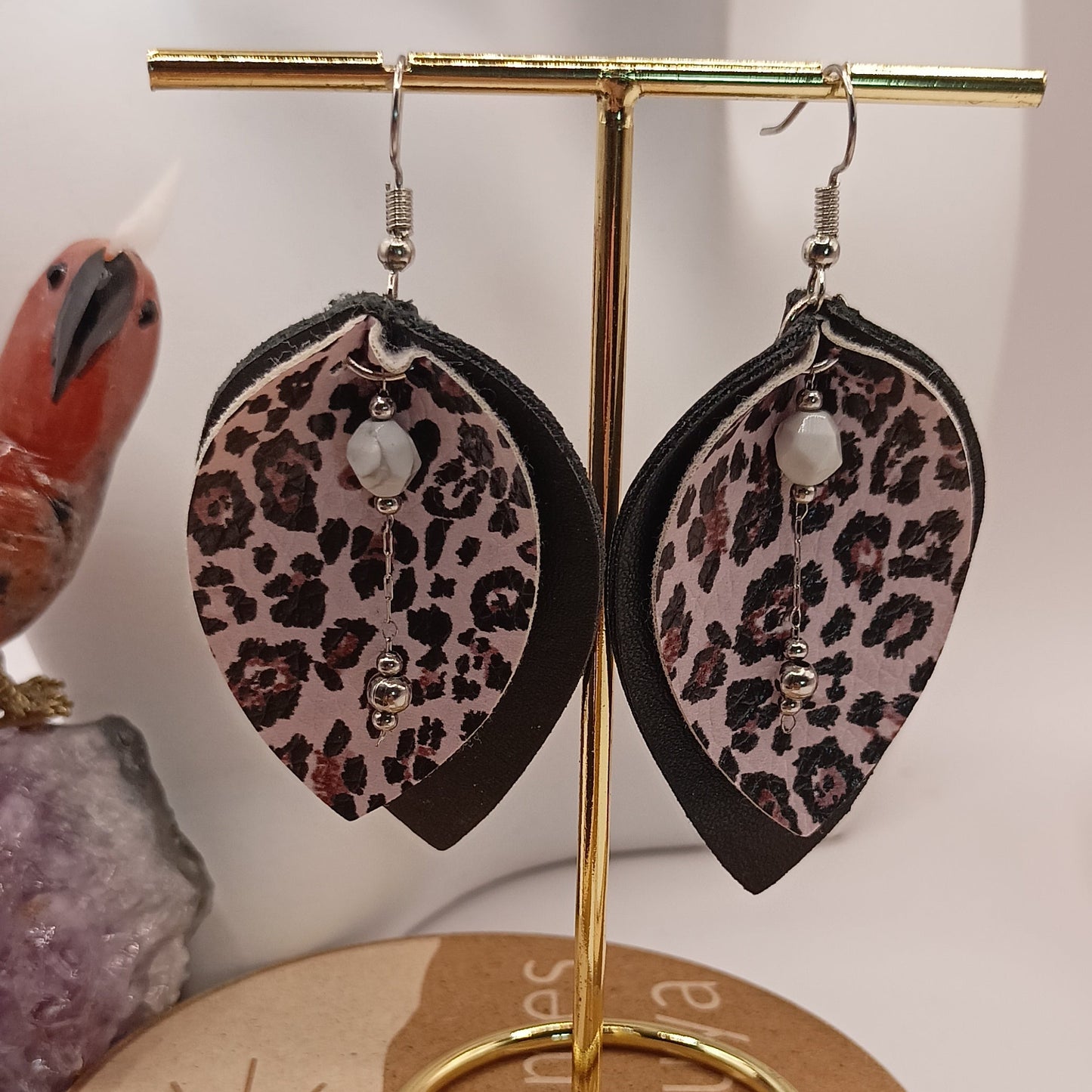 Boucles d'oreilles howlite blanche Cuir et pierre | Les Gemmes de l'Ursuya