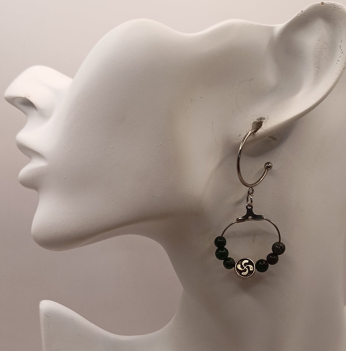 Boucles D'oreilles Fermoirs Argenté Et Zoisite Verte Naturelle Lauburu Basque