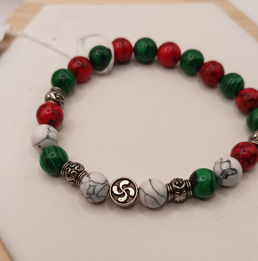 Bracelet pierres naturelles – Howlite & Malachite avec Croix Basque