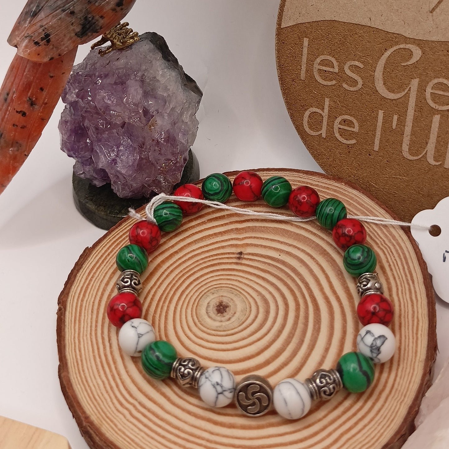 Bracelet pierres naturelles – Howlite & Malachite avec Croix Basque
