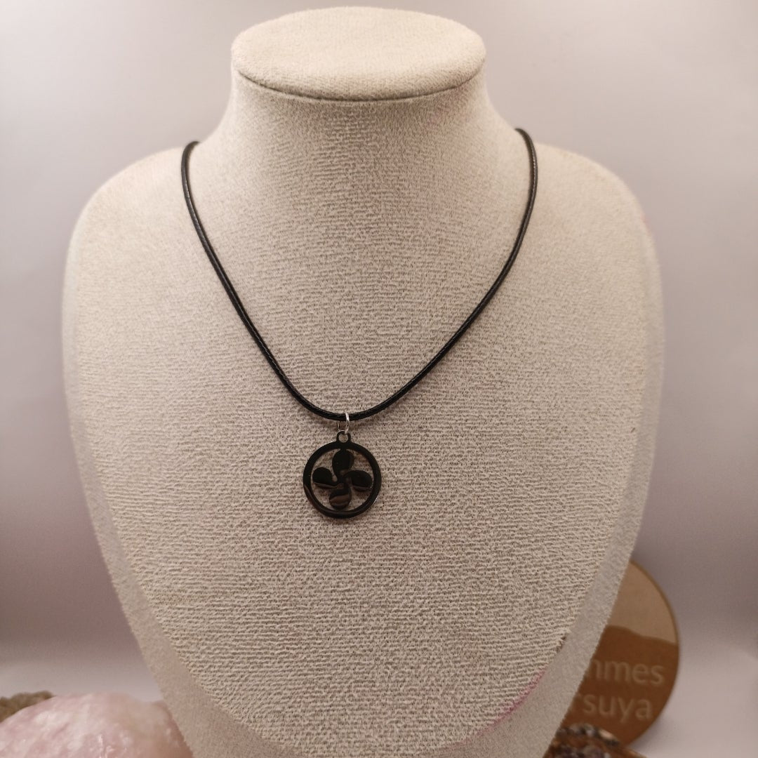 Collier avec pendentif Croix Basque (Lauburu) - Bijoux fantaisie basque Les Gemmes de l'Ursuya