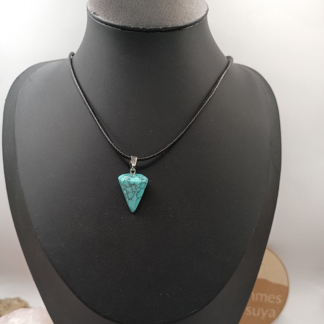 Collier cordon avec pendentif en Pierre Naturelle Holwite Turquoise, noire, rouge Les Gemmes de l'Ursuya
