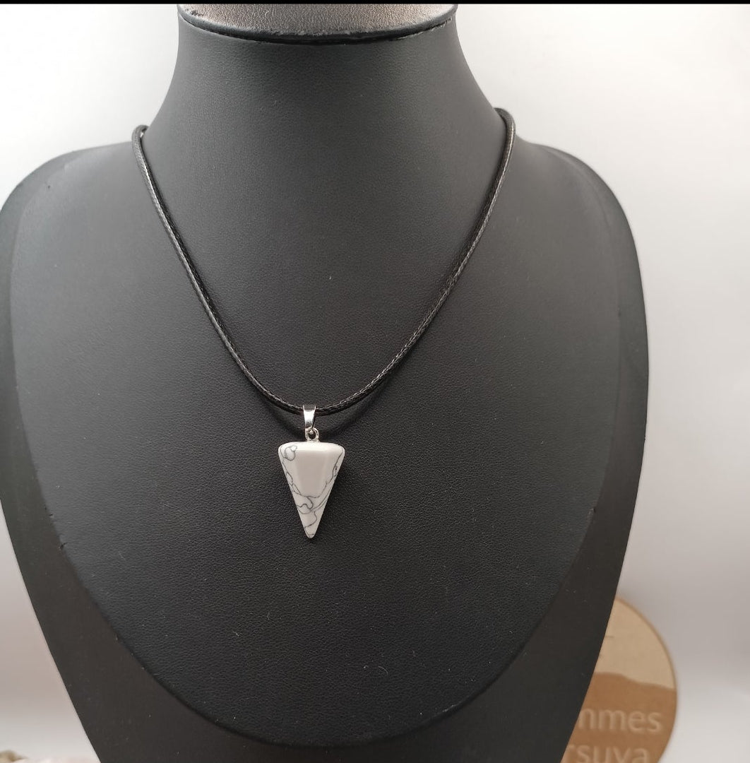 Collier cordon avec pendentif en Pierre Naturelle Holwite blanche Les Gemmes de l'Ursuya