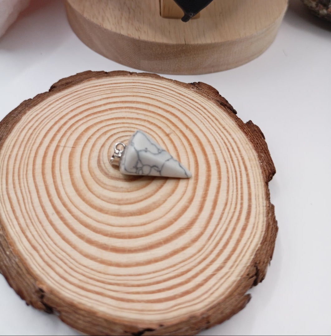 Collier cordon avec pendentif en Pierre Naturelle Holwite blanche Les Gemmes de l'Ursuya