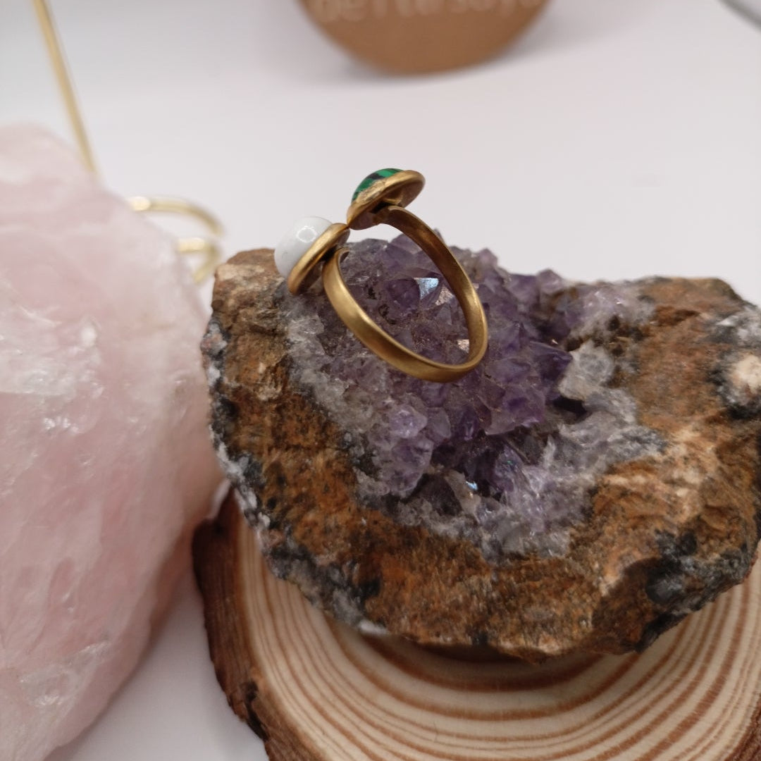 Bague monture ajustable avec pierre holwite et malachite Les Gemmes de l'Ursuya