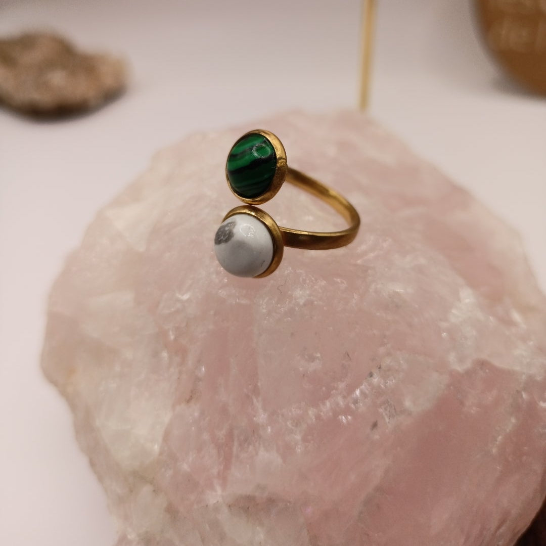 Bague monture ajustable avec pierre holwite et malachite Les Gemmes de l'Ursuya