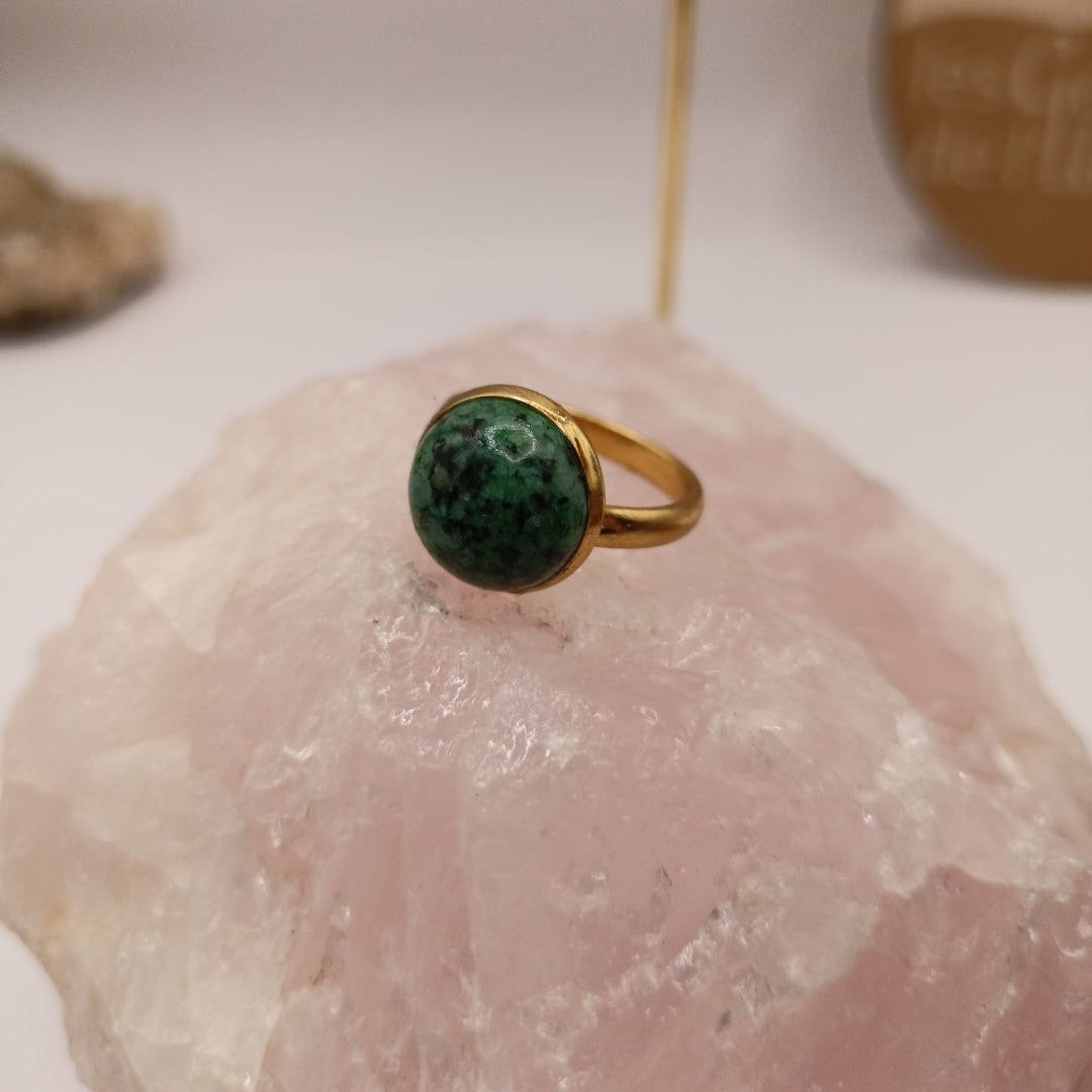 Bague monture ajustable avec pierre naturelle zosite Les Gemmes de l'Ursuya