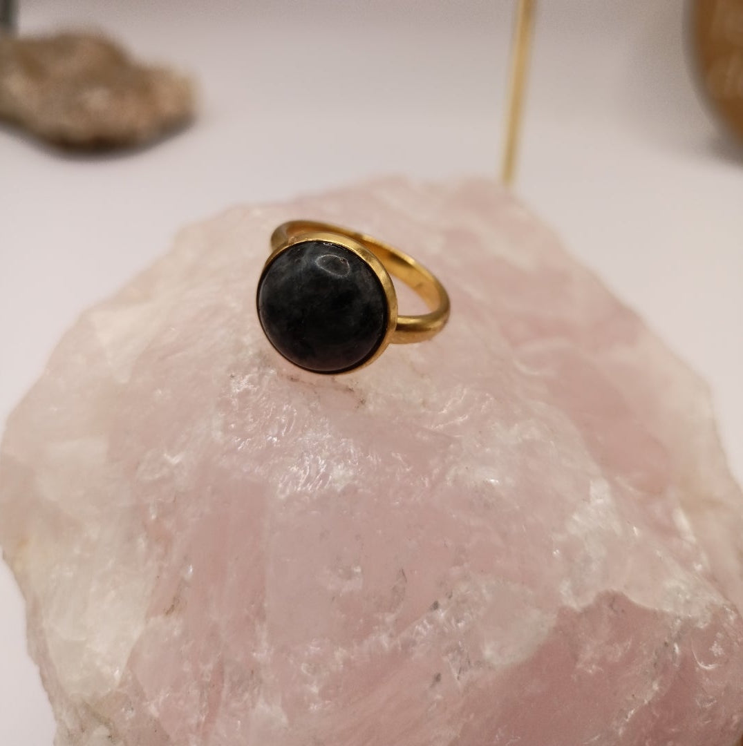 Bague monture ajustable avec pierre Obsidienne neige Les Gemmes de l'Ursuya
