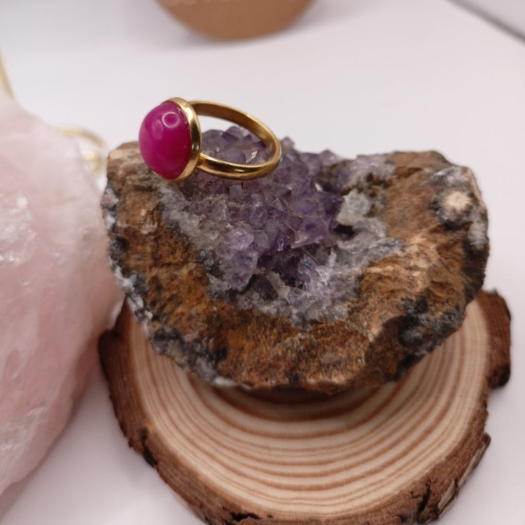 Bague monture ajustable avec pierre synthétique rubis corindon Les Gemmes de l'Ursuya