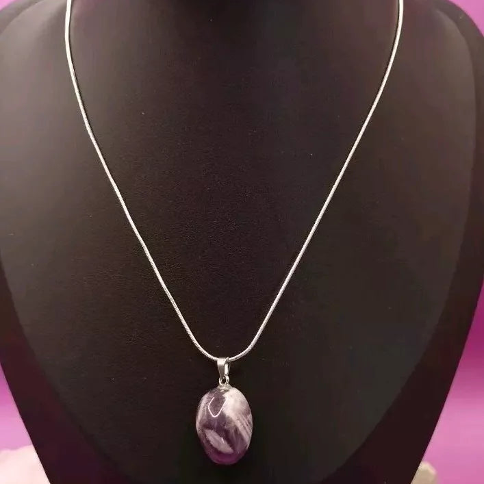 Collier avec Pendentif en pierre naturelle Améthyste Les Gemmes de l'Ursuya