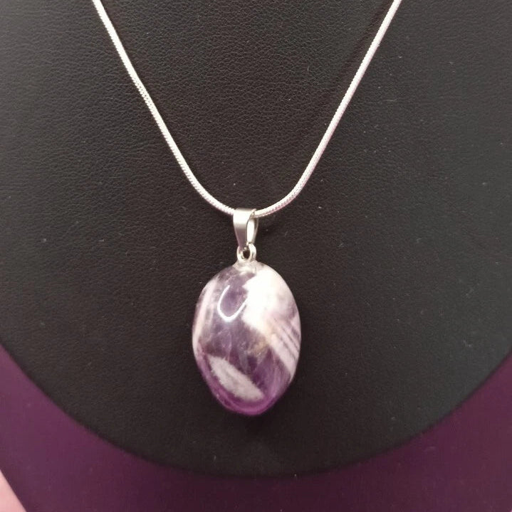 Collier avec Pendentif en pierre naturelle Améthyste Les Gemmes de l'Ursuya