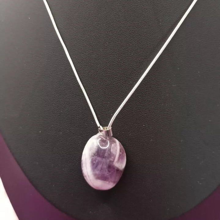 Collier avec Pendentif en pierre naturelle Améthyste Les Gemmes de l'Ursuya