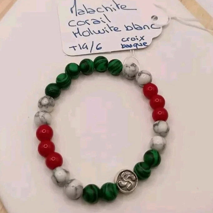 Bracelet Pierres Naturelles Malachite Holwite et corail Croix Basque * lauburu *