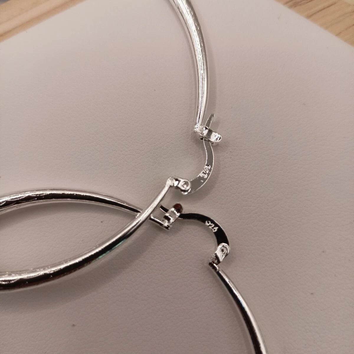 Boucles D'oreilles_ Alliage et argent plaqué Grandes Créoles Légères Les Gemmes de l'Ursuya