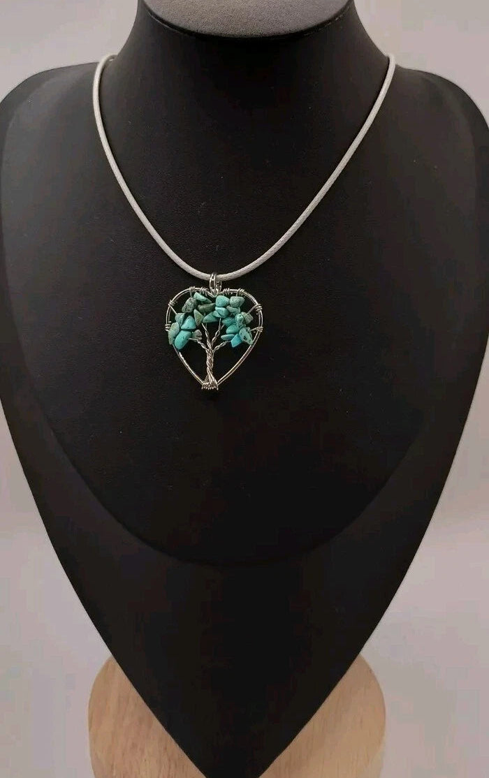 Collier cordon avec pendentif en Pierre Naturelle Holwite Turquoise, noire, rouge