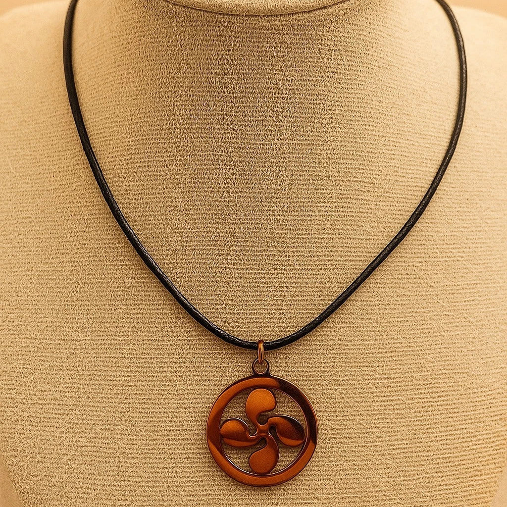 Collier avec pendentif Croix Basque (Lauburu) - Bijoux fantaisie basque Les Gemmes de l'Ursuya