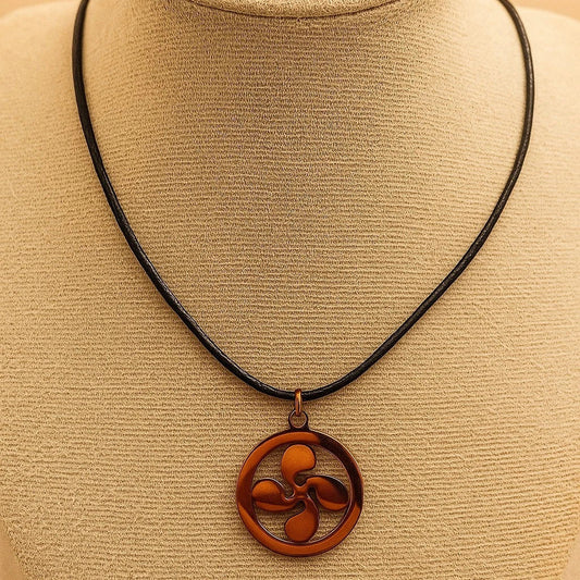 Collier avec pendentif Croix Basque (Lauburu) - Bijoux fantaisie basque Les Gemmes de l'Ursuya