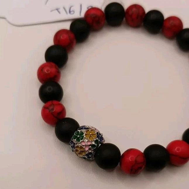 Bracelet En Holwite Rouge, Onyx Et Déco Fleurs Les Gemmes de l'Ursuya
