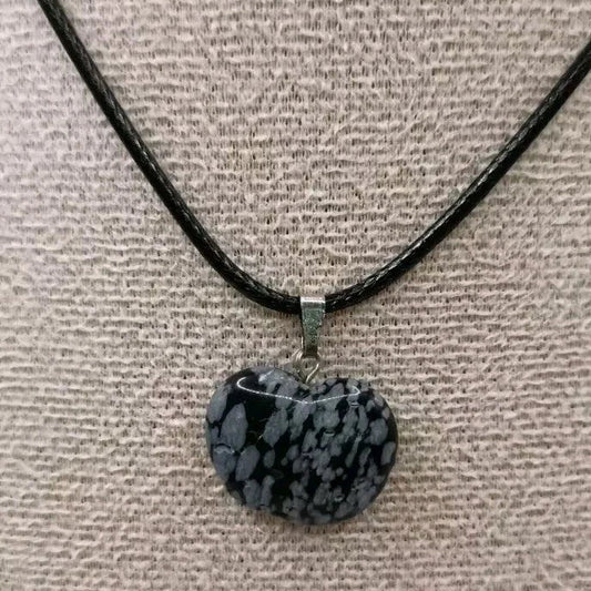 Collier cordon avec pendentif en Pierre Naturelle Holwite Turquoise, noire, rouge Les Gemmes de l'Ursuya