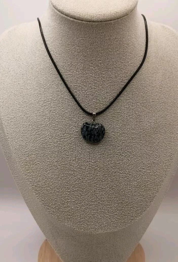 Collier cordon avec pendentif en Pierre Naturelle Holwite Turquoise, noire, rouge