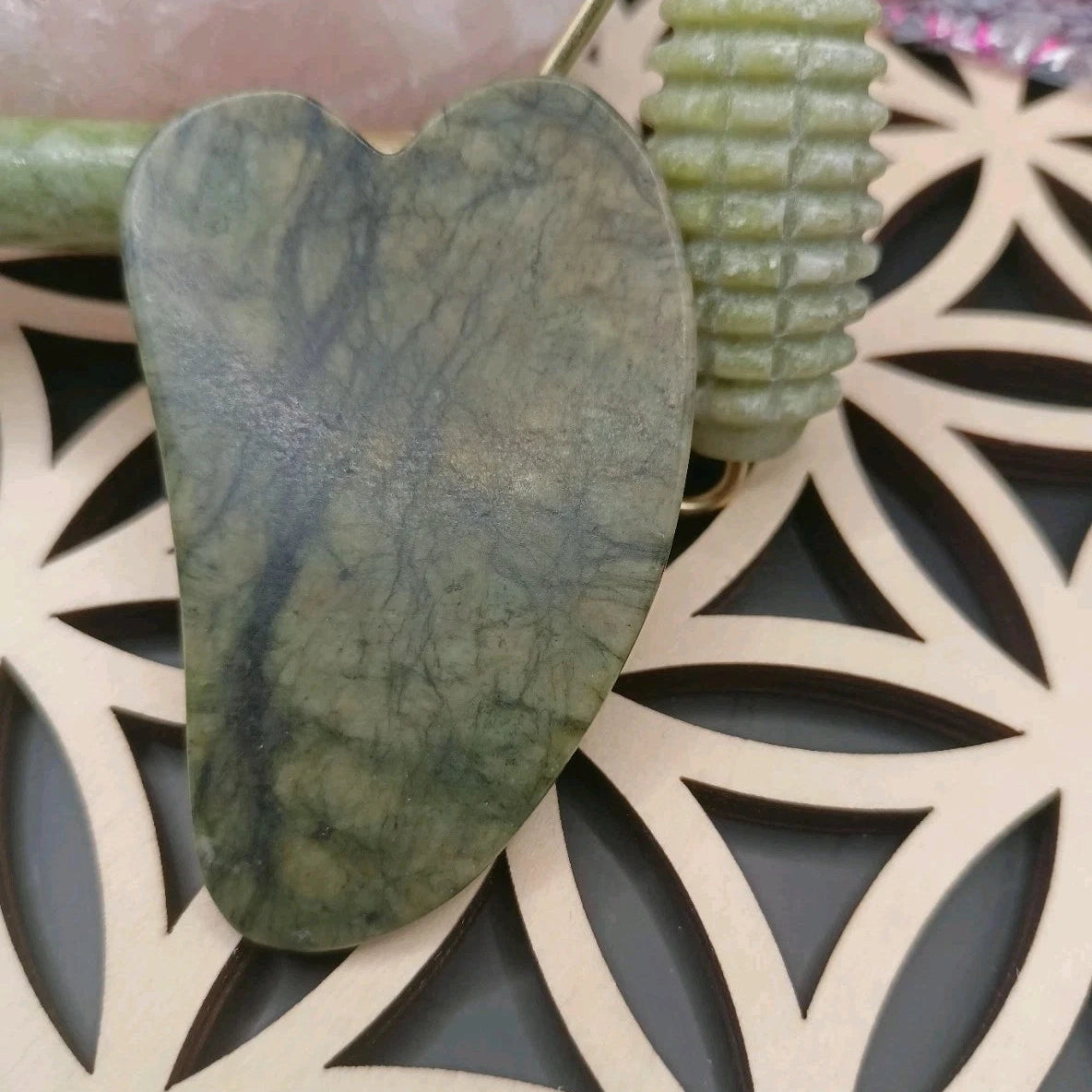 Rouleau de massage pour le visage en pierre Naturelle de jade Vert 2 pièces Les Gemmes de l'Ursuya