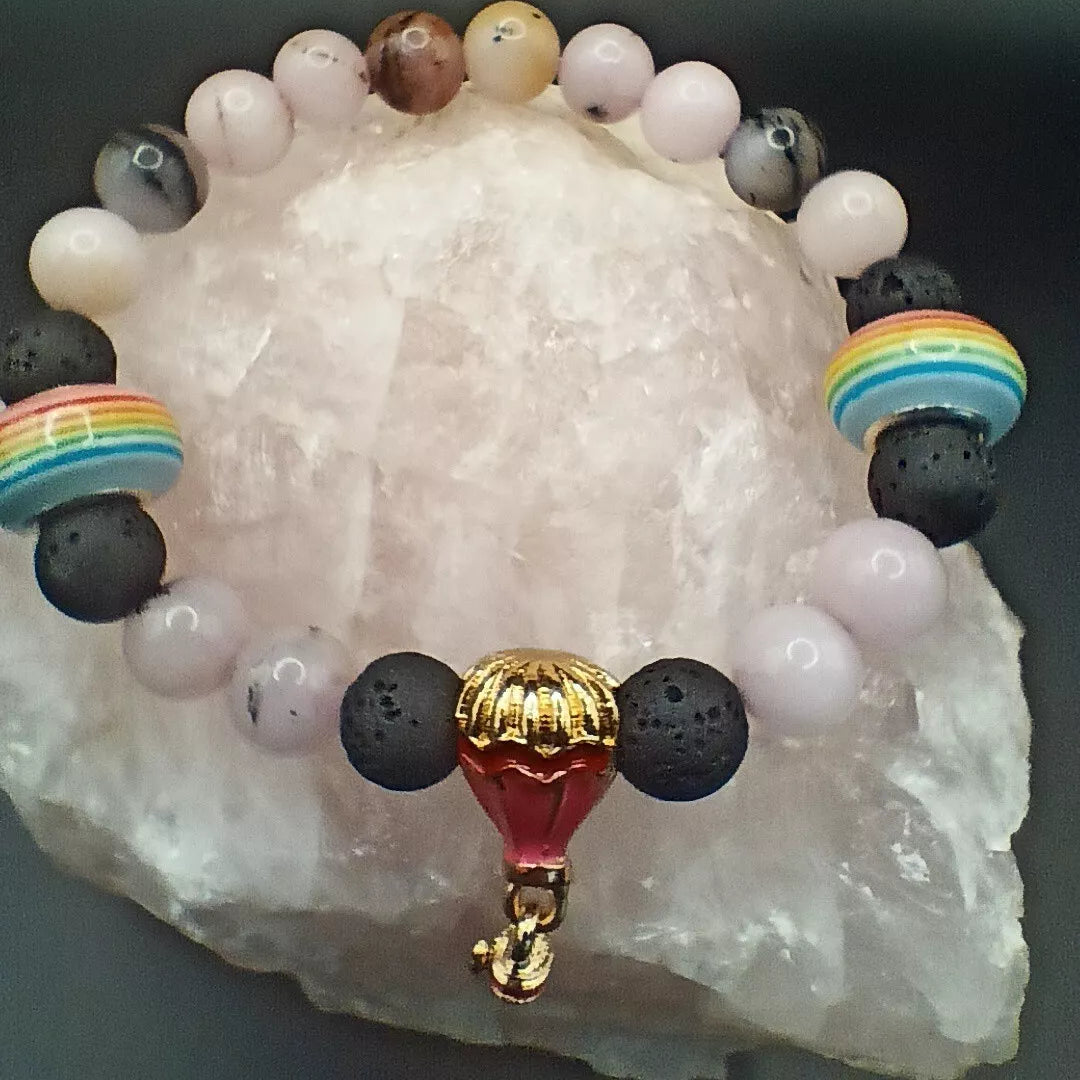 Bracelet En Opale Cerise Pierre De Lave Et Montgolfière Les Gemmes de l'Ursuya