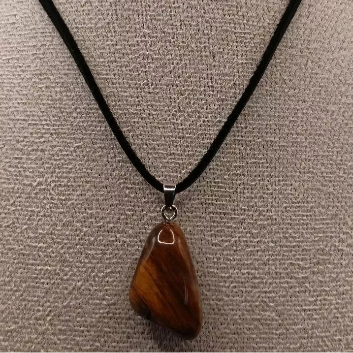 Collier avec pendentif en pierre naturelle Oeil De Tigre 🐯 Les Gemmes de l'Ursuya