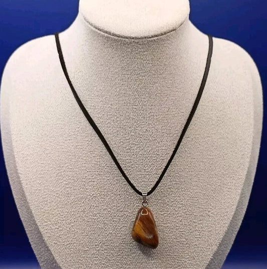 Collier avec pendentif en pierre naturelle Oeil De Tigre 🐯 Les Gemmes de l'Ursuya
