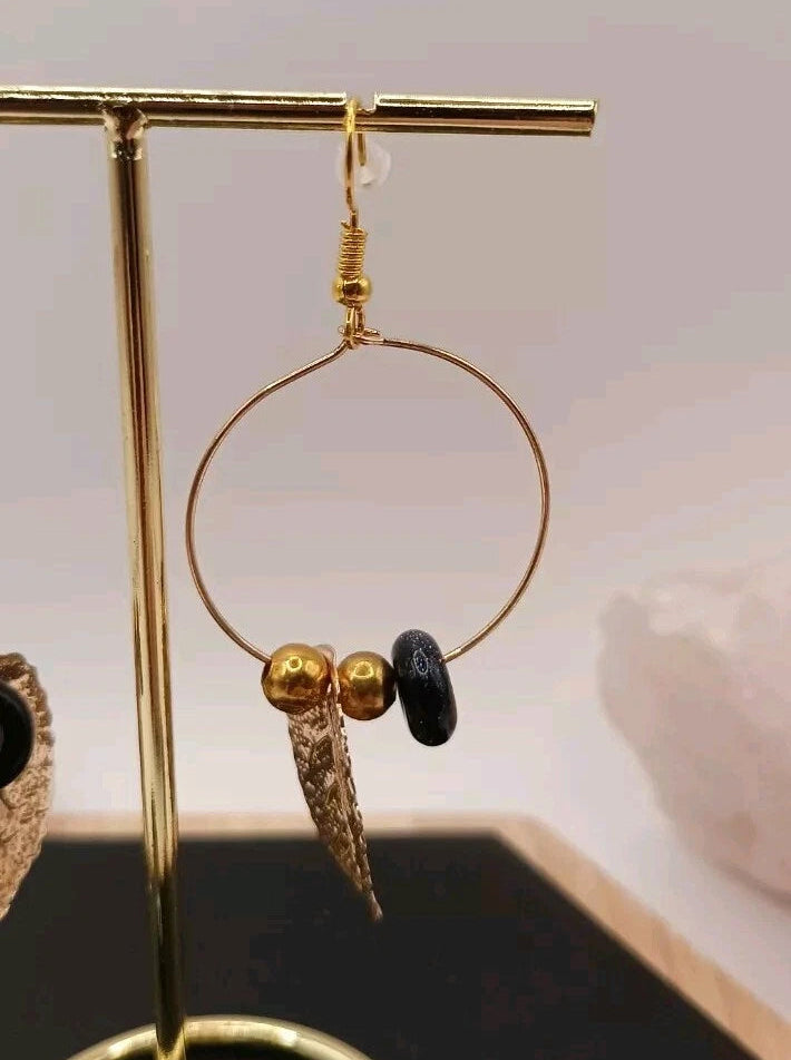 Boucles D'oreilles Et Pierre Du Soleil (En Verre) + Plume Et Perles Dorée Les Gemmes de l'Ursuya